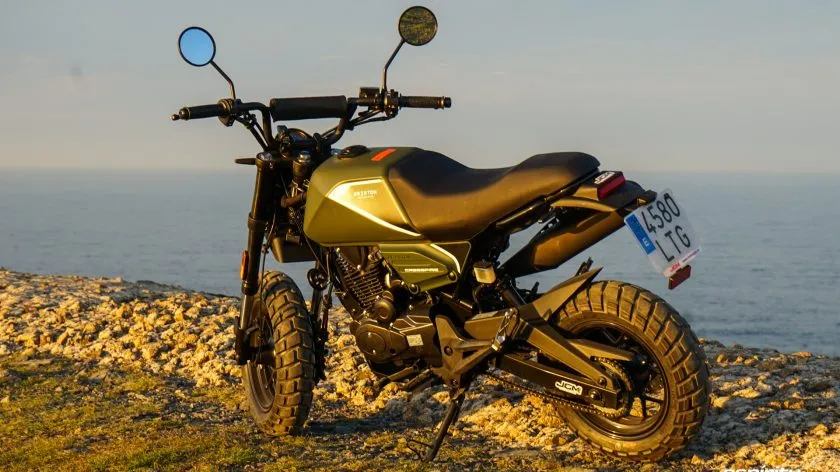 Prueba brixton crossfire 125 xs 03