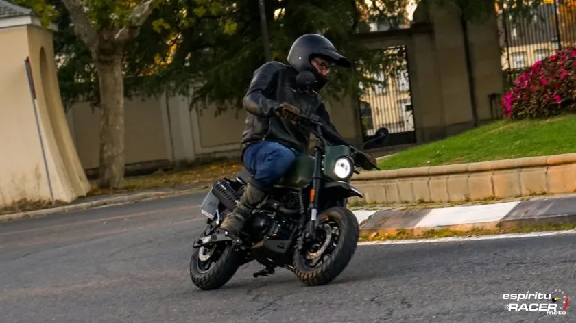 Prueba brixton crossfire 125 xs 31