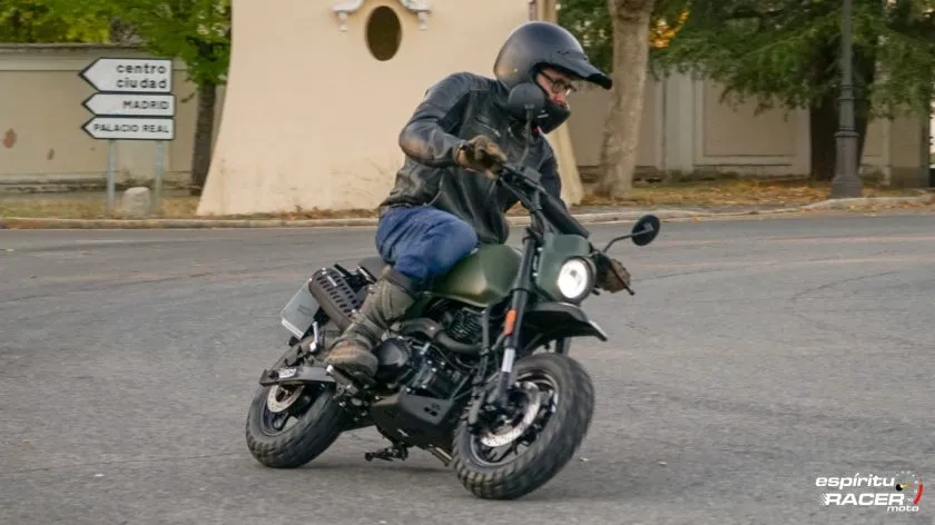 Prueba brixton crossfire 125 xs 33