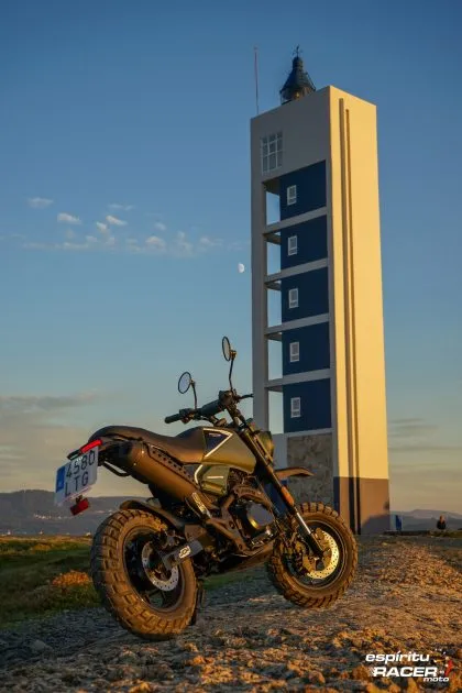 Prueba brixton crossfire 125 xs 42
