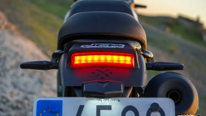 Prueba brixton crossfire 125 xs 56