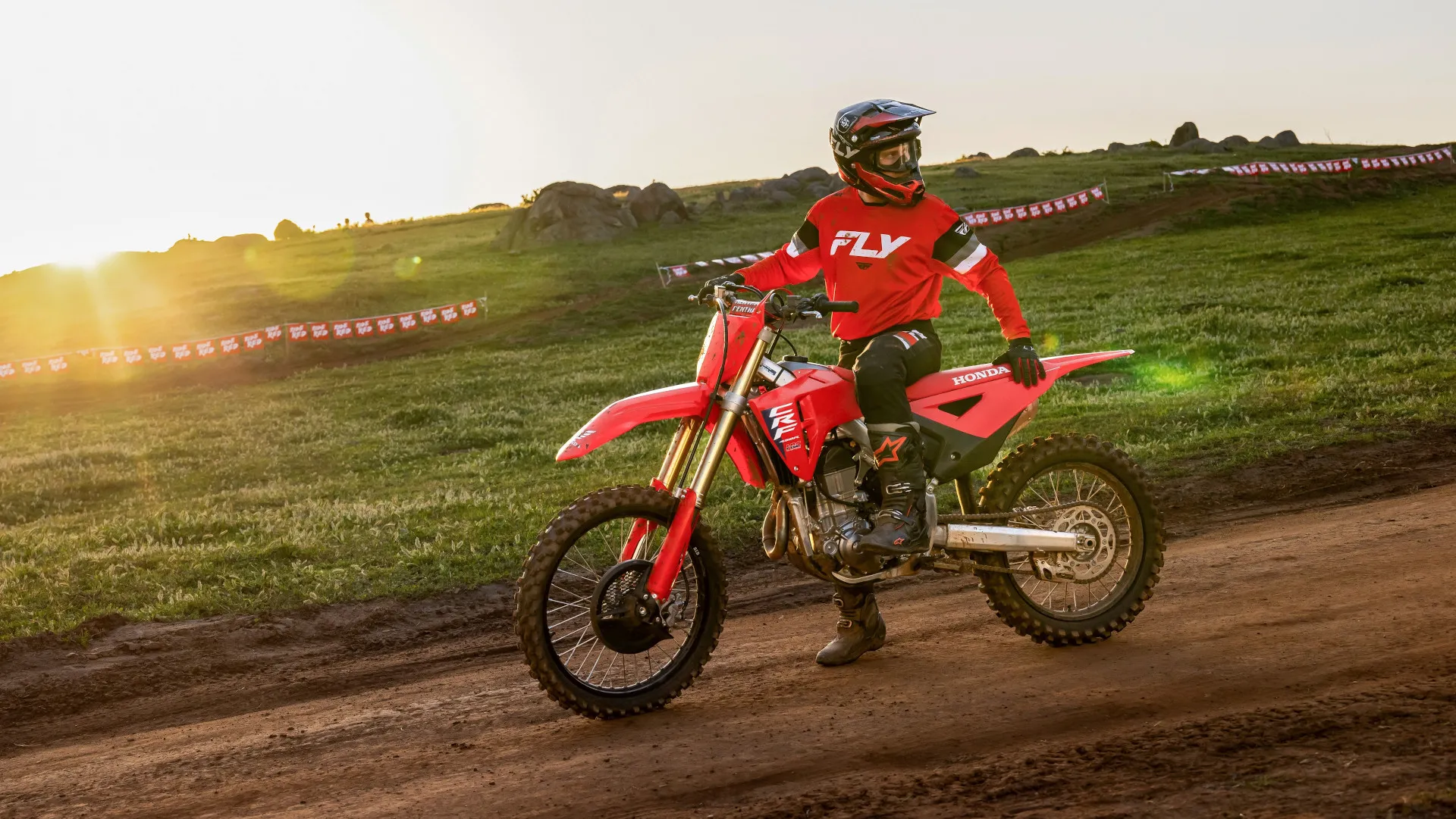Honda CRF450R 2025 se actualiza mejorando su rendimiento